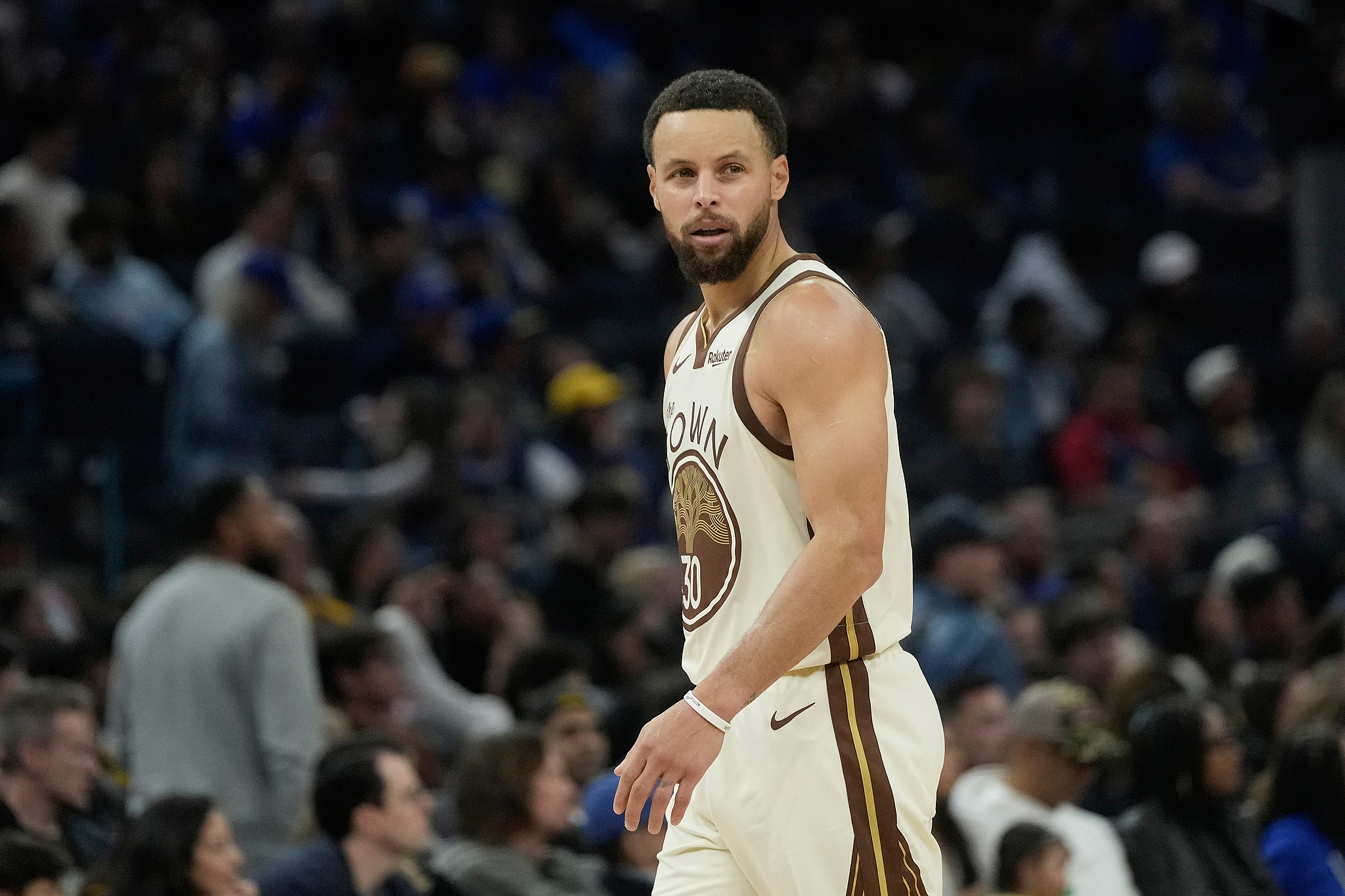 球速体育链接-库里接受核磁共振检查 10天后复查至少再缺席5场