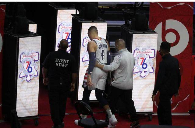 球速体育链接-球迷失控疫情惹的祸？明星后卫遭殃